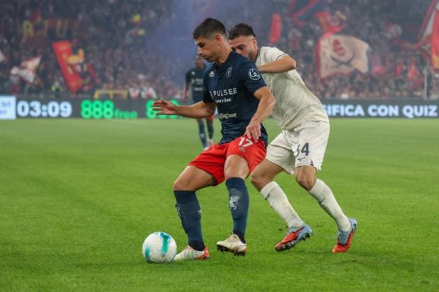 Serie A, Day 5, 29-09-2025, Stadio Ferraris, Genova, Genoa - Lazio, in the photo: Malinovsky and Gila  Copyright: xGabrielexSiri IPAxSportx xipa-agency.netx xx IPA_65931015 IPA_Agency_IPA65931015