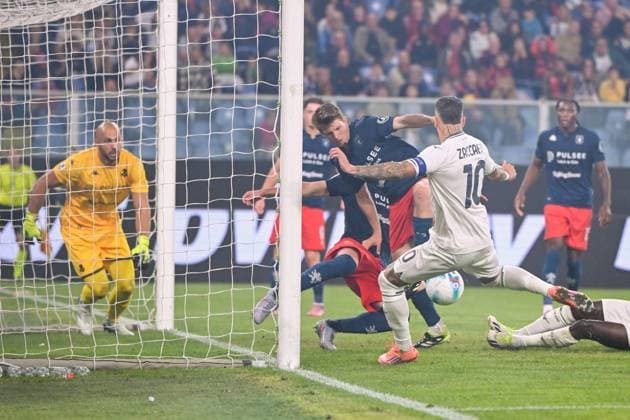 LazioÕs Mattia Zaccagni scores a goal during the Serie A soccer match between Genoa and Lazio at the Luigi Ferraris Stadium in Genoa, Italy - Monday, September 29, 2025. - Soccer .  Copyright: xTanoxPecoraro LaPressex