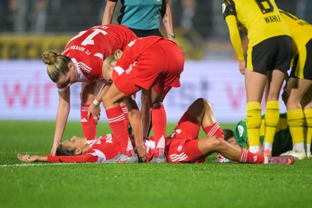 Soccer, Womens DFB Cup, 20250929, BV Borussia Dortmund 09 FC Bayern Munich In the picture Natalia PADILLA BIDAS Bayern, 23 battered on the ground Dortmund Stadion Rote Erde North Rhine-Westphalia Germany Copyright: Passion2Press MarkusxFischerx