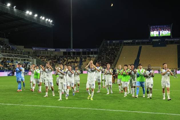 Parma Calcio greets the fans after the match during Parma Calcio vs Torino FC, Italian soccer Serie A match in Parma, Italy, September 29 2025  Copyright: xLorenzoxCattani IPAxSportx xipa-agency.netx xx IPA_65931329 IPA_Agency_IPA65931329