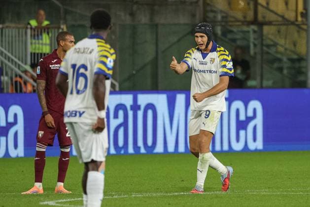 Parma s Mateo Pellegrino celebrates after scoring the goal of 2-1 during Parma Calcio vs Torino FC, Italian soccer Serie A match in Parma, Italy, September 29 2025  Copyright: xLorenzoxCattani IPAxSportx xipa-agency.netx xx IPA_65931499 IPA_Agency_IPA65931499