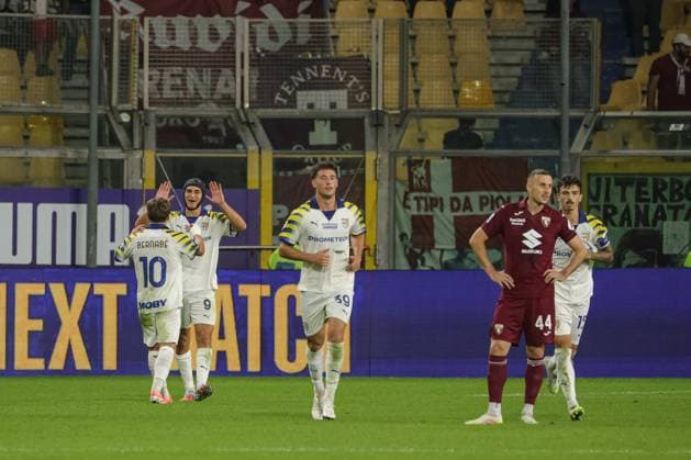 Parma s Mateo Pellegrino celebrates with teammates after scoring the goal of 2-1 during Parma Calcio vs Torino FC, Italian soccer Serie A match in Parma, Italy, September 29 2025  Copyright: xLorenzoxCattani IPAxSportx xipa-agency.netx xx IPA_65931504 IPA_Agency_IPA65931504