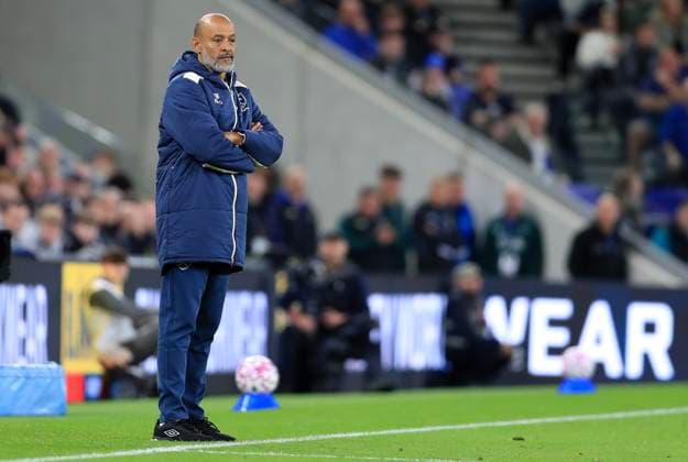 29th September 2025; Hill Dickinson Stadium, Liverpool, England; Premier League Football, Everton versus West Ham United; West Ham United manager Nuno Esp& xed;rito Santo follows the action from the touchline  DavidxBlunsden