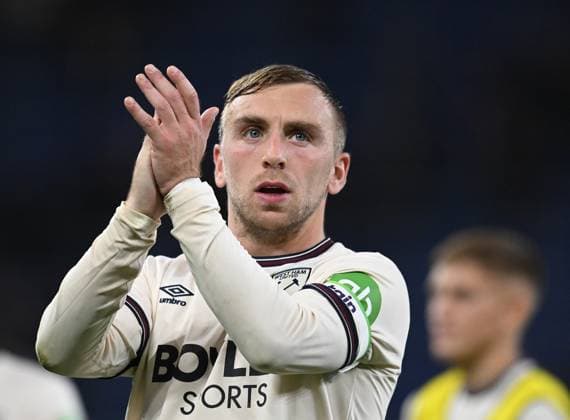 Everton v West Ham United Premier League West Ham United s Jarrod Bowen applauds their fans at full time during the Premier League match at the Hill Dickson Stadium, Liverpool UK Newspapers OUT Copyright: xKarlxVallantinex FIL-22295-0099