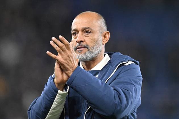 Everton v West Ham United Premier League West Ham United manager Nuno Espirito Santo applauds their fans at full time during the Premier League match at the Hill Dickson Stadium, Liverpool UK Newspapers OUT Copyright: xKarlxVallantinex FIL-22295-0103