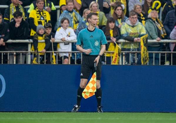 Christoph Michels DFB Schiedsrichter 29 09 2025, Borussia Dortmund FC Bayern München, Frauen, 1 Runde DFB Pokal in Dortmund, Stadion Rote Erde DFL regulations prohibit any use of photographs as image sequences and or quasi video Copyright: HMBxMedia xMarcoxBader