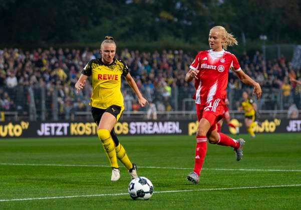 Pernille Harder FC Bayern Muenchen, 21 29 09 2025, Borussia Dortmund FC Bayern München, Frauen, 1 Runde DFB Pokal in Dortmund, Stadion Rote Erde DFL regulations prohibit any use of photographs as image sequences and or quasi video Copyright: HMBxMedia xMarcoxBader