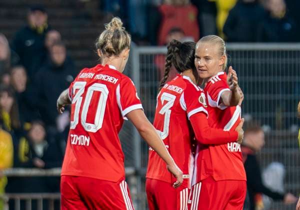 FC Bayern München cheering Carolin Simon FC Bayern Muenchen, 30 , Natalia Padilla Bidas FC Bayern Muenchen, 23 and Pernille Harder FC Bayern Muenchen, 21 celebrate the 0 2 29 09 2025, Borussia Dortmund FC Bayern München, Frauen, 1 Runde DFB Pokal in Dortmund, Stadion Rote Erde DFL regulations prohibit any use of photographs as image sequences and or quasi video Copyright: HMBxMedia xMarcoxBader