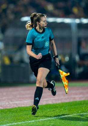 Lea Bramkamp DFB Schiedsrichterin 29 09 2025, Borussia Dortmund FC Bayern München, Frauen, 1 Runde DFB Pokal in Dortmund, Stadion Rote Erde DFL regulations prohibit any use of photographs as image sequences and or quasi video Copyright: HMBxMedia xMarcoxBader