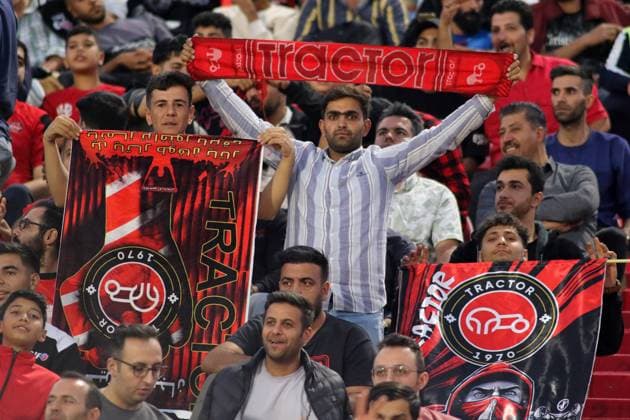 Tebriz Tractor v Al Wahda - AFC Champions League TABRIZ, IRAN - SEPTEMBER 29: Fans of Tebriz Tractor support their team during the Asian Champions League (AFC) Group B match between Tebriz Tractor and Al Wahda at Yadegar-e Emam Stadium in Tabriz, Iran, on September 29, 2025. Mehrvarz Ahmadi Anadolu Tabriz Iran. Editorial use only. Please get in touch for any other usage.  Copyright: x2025xAnadoluxMehrvarzxAhmadix