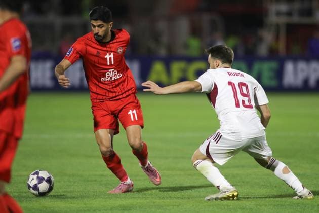Tebriz Tractor v Al Wahda - AFC Champions League TABRIZ, IRAN - SEPTEMBER 29: Danial Esmaeilifar (L) of Tebriz Tractor in action during the Asian Champions League (AFC) Group B match between Tebriz Tractor and Al Wahda at Yadegar-e Emam Stadium in Tabriz, Iran, on September 29, 2025. Mehrvarz Ahmadi Anadolu Tabriz Iran. Editorial use only. Please get in touch for any other usage.  Copyright: x2025xAnadoluxMehrvarzxAhmadix