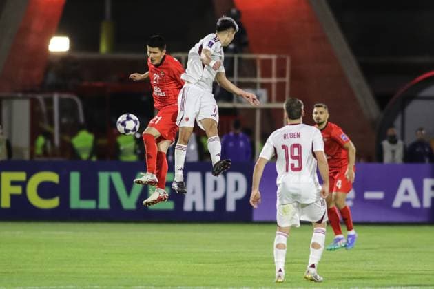 Tebriz Tractor v Al Wahda - AFC Champions League TABRIZ, IRAN - SEPTEMBER 29: Odiljon Hamrobekov (L) of Tebriz Tractor in action during the Asian Champions League (AFC) Group B match between Tebriz Tractor and Al Wahda at Yadegar-e Emam Stadium in Tabriz, Iran, on September 29, 2025. Mehrvarz Ahmadi Anadolu Tabriz Iran. Editorial use only. Please get in touch for any other usage.  Copyright: x2025xAnadoluxMehrvarzxAhmadix