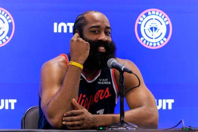 September 29, 2025, Inglewood, California, USA: James Harden 1 speaks in a press conference, PK, Pressekonferenz during the Los Angeles Clippers Media Day on Monday September 29, 2025 at Crypto.com Arena in Inglewood, California. ARIANA RUIZ PI Inglewood USA - ZUMAp124 20250929_zaa_p124_006 Copyright: xArianaxRuizx