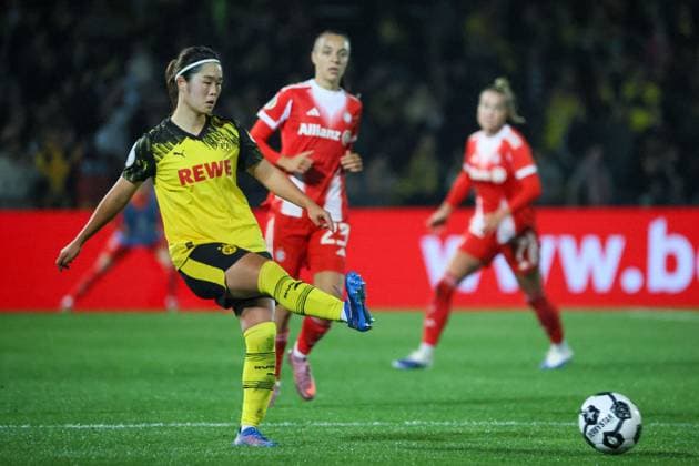 Dortmund, Germany 29 September 2025 DFB Pokal Frauen 2025 2026 Borussia Dortmund vs FC Bayern München Im Bild Sara ito BVB DFB regulations prohibit any use of photographs as image sequences and or quasi video Stadion Rote Erde Nordrhein Westfalen Copyright: xFotostandx xFantinix