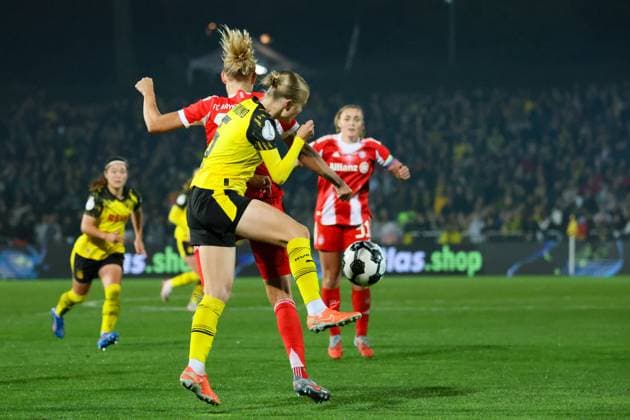 Dortmund, Germany 29 September 2025 DFB Pokal Women 2025 2026 Borussia Dortmund vs FC Bayern Munich Pictured from left in duel Magdalena Eriksson FCB and Hedda Wahle BVB DFB regulations prohibit any use of photographs as image sequences and or quasi video Stadion Rote Erde Nordrhein Westfalen Copyright: xFotostandx xFantinix