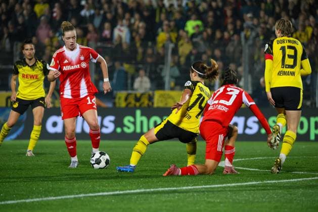Dortmund, Germany 29 September 2025 DFB Pokal Women 2025 2026 Borussia Dortmund vs FC Bayern Munich Pictured from left Alara FCB , Sara Ito BVB , Natalia Padilla Bidas FCB and Paula Reimann BVB DFB regulations prohibit any use of photographs as image sequences and or quasi video Stadion Rote Erde Nordrhein Westfalen Copyright: xFotostandx xFantinix