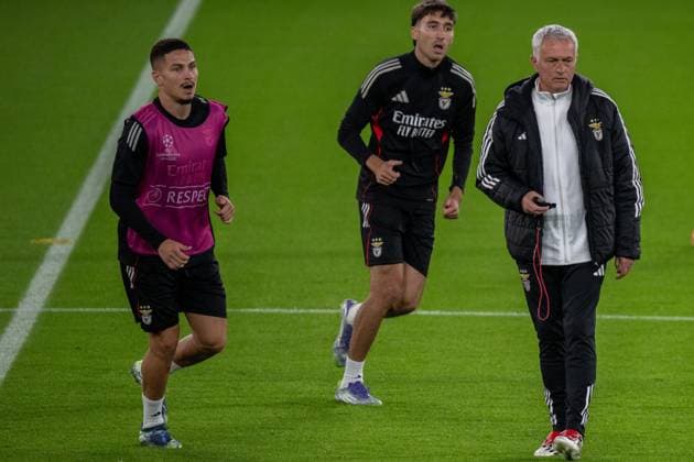 GB, London - 29 September 2025 : Franjo Ivanovic, Rafael Obrador and Jose Mourinho Head coach, manager of S.L. Benfica during S.L. Benfica training Session and press conference, PK, Pressekonferenz before match against Chelsea FC for UEFA Champions League 2025 26 League Phase MD2 at Stamford Bridge stadium in London, England. Photo Sebastian Frej S.L. Benfica Training Session And Press Conference - UEFA Champions League 2025 26 League Phase MD2 Copyright: xSebastianxFrejx