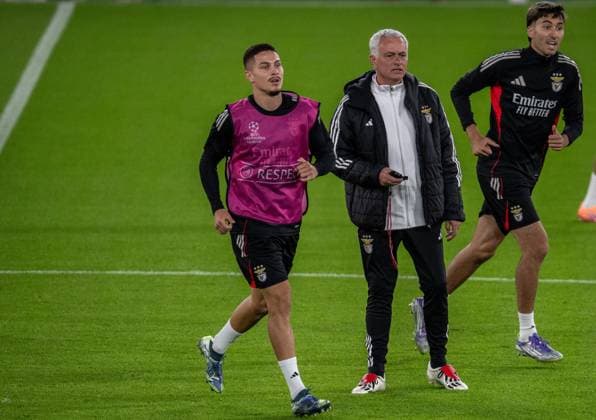 GB, London - 29 September 2025 : Franjo Ivanovic, Rafael Obrador and Jose Mourinho Head coach, manager of S.L. Benfica during S.L. Benfica training Session and press conference, PK, Pressekonferenz before match against Chelsea FC for UEFA Champions League 2025 26 League Phase MD2 at Stamford Bridge stadium in London, England. Photo Sebastian Frej S.L. Benfica Training Session And Press Conference - UEFA Champions League 2025 26 League Phase MD2 Copyright: xSebastianxFrejx