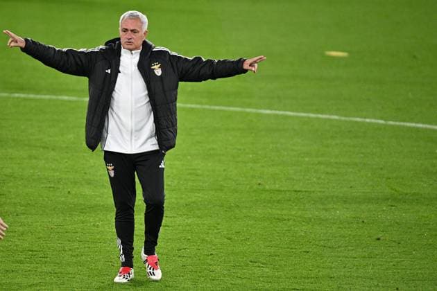 GB, London - 29 September 2025 : Jose Mourinho Head coach, manager of S.L. Benfica during S.L. Benfica training Session and press conference, PK, Pressekonferenz before match against Chelsea FC for UEFA Champions League 2025 26 League Phase MD2 at Stamford Bridge stadium in London, England. Photo Sebastian Frej S.L. Benfica Training Session And Press Conference - UEFA Champions League 2025 26 League Phase MD2 Copyright: xSebastianxFrejx