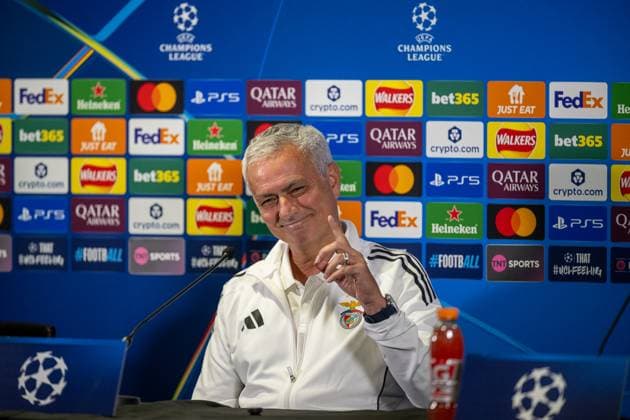 GB, London - 29 September 2025 : Jose Mourinho Head coach, manager of S.L. Benfica during S.L. Benfica training Session and press conference, PK, Pressekonferenz before match against Chelsea FC for UEFA Champions League 2025 26 League Phase MD2 at Stamford Bridge stadium in London, England. Photo Sebastian Frej S.L. Benfica Training Session And Press Conference - UEFA Champions League 2025 26 League Phase MD2 Copyright: xSebastianxFrejx