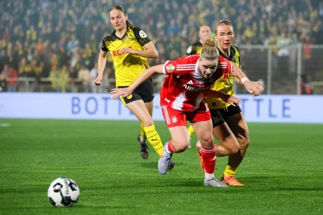 Dortmund, Germany 29 September 2025 DFB Pokal Women 2025 2026 Borussia Dortmund vs FC Bayern Munich In picture from left in duel Alara FCB and Ann Sophie Vogel BVB DFB regulations prohibit any use of photographs as image sequences and or quasi video Stadion Rote Erde Nordrhein Westfalen Copyright: xFotostandx xFantinix