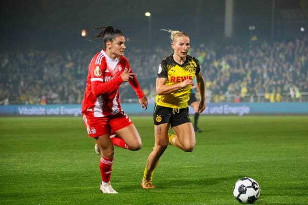 Dortmund, Germany 29 September 2025 DFB Pokal Women 2025 2026 Borussia Dortmund vs FC Bayern Munich In the picture from left Jovana Damnjanovic FCB and Ann Sophie Vogel BVB in a running duel DFB regulations prohibit any use of photographs as image sequences and or quasi video Stadion Rote Erde Nordrhein Westfalen Copyright: xFotostandx xFantinix