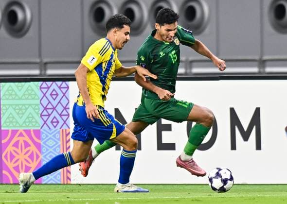 AFC CHAMPIONS LEAGUE ELITE, AL GHARAFA SC (QAT) AL SHORTA (IRQ) Ayoub Mohamed Aloui (L) of Al Gharafa SC and Ahmed Yahya Al-Hajjaj of Al Shorta in action during the AFC Champions League elite west football match between Qatar s Al Gharafa SC and IraqÕs Al Shorta at Khalifa International Stadium in Doha, Qatar, on November 29, 2025 DOHA Qatar Copyright: xNAUSHADx