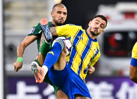 AFC CHAMPIONS LEAGUE ELITE, AL GHARAFA SC (QAT) AL SHORTA (IRQ) Jose Luis Mato (R) of Al Gharafa SC and Mehdi Eshabi of Al Shorta in action during the AFC Champions League elite west football match between Qatar s Al Gharafa SC and IraqÕs Al Shorta at Khalifa International Stadium in Doha, Qatar, on November 29, 2025 DOHA Qatar Copyright: xNAUSHADx