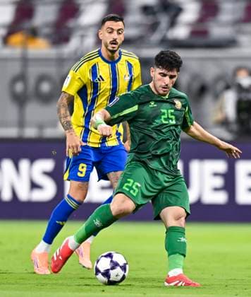 AFC CHAMPIONS LEAGUE ELITE, AL GHARAFA SC (QAT) AL SHORTA (IRQ) Jose Luis Mato (L) of Al Gharafa SC and Abdulrazzaq Qasim Subaihawi of Al Shorta in action during the AFC Champions League elite west football match between Qatar s Al Gharafa SC and IraqÕs Al Shorta at Khalifa International Stadium in Doha, Qatar, on November 29, 2025 DOHA Qatar Copyright: xNAUSHADx