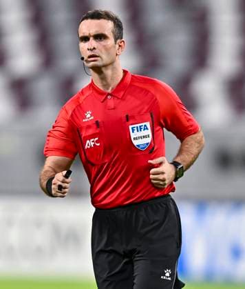 AFC CHAMPIONS LEAGUE ELITE, AL GHARAFA SC (QAT) AL SHORTA (IRQ) Referee Gulmurodi Sadullo of Tajikistan reacts during the AFC Champions League elite west football match between Qatar s Al Gharafa SC and IraqÕs Al Shorta at Khalifa International Stadium in Doha, Qatar, on November 29, 2025 DOHA Qatar Copyright: xNAUSHADx
