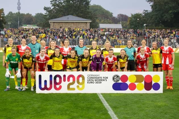 29 09 2025, xgrfx, Football DFB Cup Women 1 Round, Borussia Dortmund FC Bayern Munich v l Team photo Borussia Dortmund and FC Bayern Munich DFL DFB REGULATIONS PROHIBIT ANY USE OF PHOTOGRAPHS as IMAGE SEQUENCES and or QUASI VIDEO Dortmund