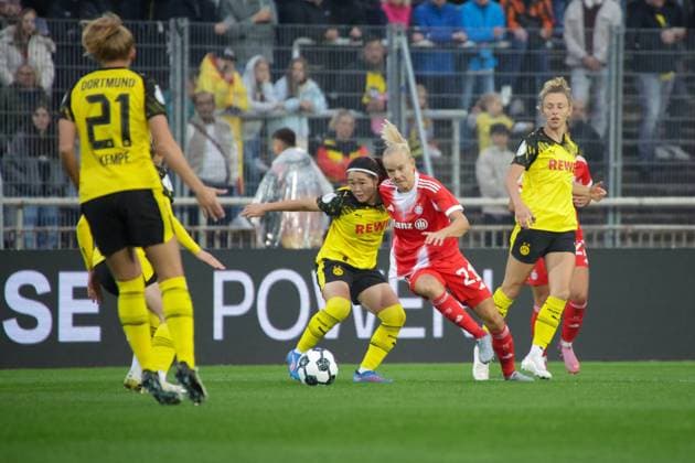 29 09 2025, xgrfx, Football DFB Cup Women 1 Round, Borussia Dortmund FC Bayern Munich v l Sara Ito Borussia Dortmund , Pernille Harder FC Bayern Munich DFL DFB REGULATIONS PROHIBIT ANY USE OF PHOTOGRAPHS as IMAGE SEQUENCES and or QUASI VIDEO Dortmund