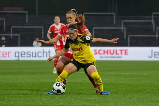29 09 2025, xgrfx, Football DFB Cup Women 1 Round, Borussia Dortmund FC Bayern Munich v l Georgia Stanway FC Bayern Munich , Sara Ito Borussia Dortmund DFL DFB REGULATIONS PROHIBIT ANY USE OF PHOTOGRAPHS as IMAGE SEQUENCES and or QUASI VIDEO Dortmund