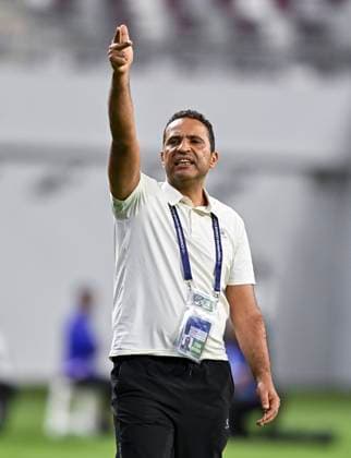 AFC CHAMPIONS LEAGUE ELITE, AL GHARAFA SC (QAT) AL SHORTA (IRQ) Al Shorta head coach Moamen Elgendy lreacts during the AFC Champions League elite west football match between Qatar s Al Gharafa SC and IraqÕs Al Shorta at Khalifa International Stadium in Doha, Qatar, on November 29, 2025 DOHA Qatar Copyright: xNAUSHADx