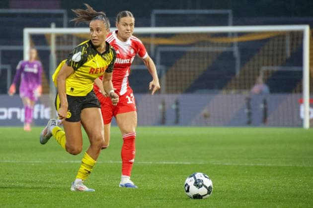 29 09 2025, xgrfx, Football DFB Cup Women 1 Round, Borussia Dortmund FC Bayern Munich v l Jenske Steenwijk Borussia Dortmund , Klara Bühl FC Bayern Munich DFL DFB REGULATIONS PROHIBIT ANY USE OF PHOTOGRAPHS as IMAGE SEQUENCES and or QUASI VIDEO Dortmund