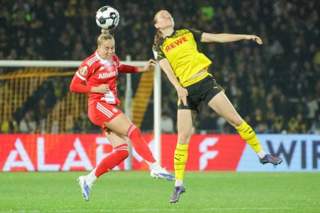 29 09 2025, xgrfx, Football DFB Cup Women 1 Round, Borussia Dortmund FC Bayern Munich v l Giulia Gwinn FC Bayern Munich , Annika Enderle Borussia Dortmund DFL DFB REGULATIONS PROHIBIT ANY USE OF PHOTOGRAPHS as IMAGE SEQUENCES and or QUASI VIDEO Dortmund