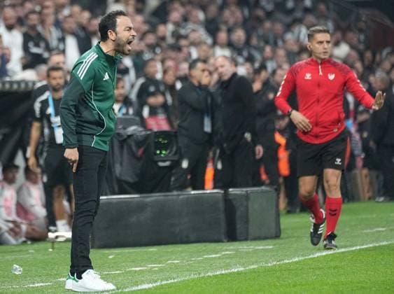Coach Selcuk Inan of Kocaelispor reacts during the Trendyol Super League match between Besiktas JK and Kocaelispor at Tupras Stadium on September 29, 2025 in Istanbul, Turkey. Istanbul TUPRAS STADIUM Turkey Copyright: xSeskimphotox Besiktas-Kocaeli_290925 (172)