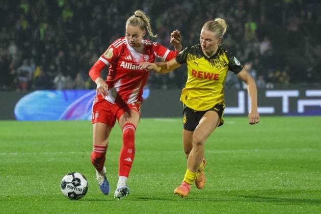 29 09 2025, xgrfx, Football DFB Cup Women 1 Round, Borussia Dortmund FC Bayern Munich v l Giulia Gwinn FC Bayern Munich , Ann Sophie Vogel Borussia Dortmund DFL DFB REGULATIONS PROHIBIT ANY USE OF PHOTOGRAPHS as IMAGE SEQUENCES and or QUASI VIDEO Dortmund