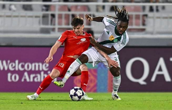 AFC CHAMPIONS LEAGUE ELITE, AL DUHAIL SC (QAT) V AL AHLI SAUDI FC (KSA) Benjamin Bourigeaud (L) of Al Duhail SC and Valentin Atangana of Al Ahli Saudi FC in action during the AFC Champions League elite west football match between Qatar s Al Duhail SC and Saudi Arabia s Al Ahli Saudi FC at Abdullah Bin Khalifa Stadium in Doha, Qatar, on September 29, 2025. DOHA Qatar Copyright: xNAUSHADx