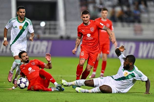 AFC CHAMPIONS LEAGUE ELITE, AL DUHAIL SC (QAT) V AL AHLI SAUDI FC (KSA) SULTAN AL-BRAKE (bottom-L) of Al Duhail SC and Franck Kessie of Al Ahli Saudi FC in action during the AFC Champions League elite west football match between Qatar s Al Duhail SC and Saudi Arabia s Al Ahli Saudi FC at Abdullah Bin Khalifa Stadium in Doha, Qatar, on September 29, 2025. DOHA Qatar Copyright: xNAUSHADx