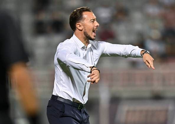 AFC CHAMPIONS LEAGUE ELITE, AL DUHAIL SC (QAT) V AL AHLI SAUDI FC (KSA) Al Ahli Saudi FC head coach Matthias Jaissle reacts during AFC Champions League elite west football match between Qatar s Al Duhail SC and Saudi Arabia s Al Ahli Saudi FC at Abdullah Bin Khalifa Stadium in Doha, Qatar, on September 29, 2025. DOHA Qatar Copyright: xNAUSHADx
