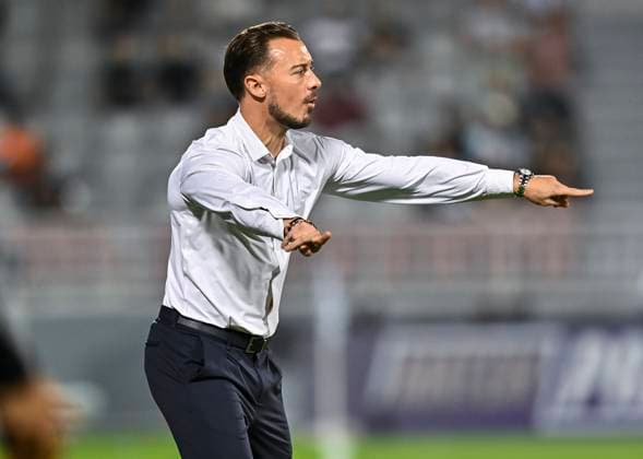 AFC CHAMPIONS LEAGUE ELITE, AL DUHAIL SC (QAT) V AL AHLI SAUDI FC (KSA) Al Ahli Saudi FC head coach Matthias Jaissle reacts during AFC Champions League elite west football match between Qatar s Al Duhail SC and Saudi Arabia s Al Ahli Saudi FC at Abdullah Bin Khalifa Stadium in Doha, Qatar, on September 29, 2025. DOHA Qatar Copyright: xNAUSHADx