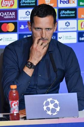 September 29, 2025, Madrid, Spain: Dino Toppmoller, head coach of Eintracht Frankfurt, attends a press conference, PK, Pressekonferenz ahead of their UEFA Champions League 2025 26 match against Atletico de Madrid at Riyadh Air Metropolitano. Madrid Spain - ZUMAs197 20250929_aaa_s197_288 Copyright: xAtilanoxGarciax