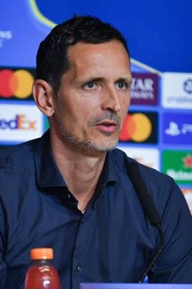 September 29, 2025, Madrid, Spain: Dino Toppmoller, head coach of Eintracht Frankfurt, attends a press conference, PK, Pressekonferenz ahead of their UEFA Champions League 2025 26 match against Atletico de Madrid at Riyadh Air Metropolitano. Madrid Spain - ZUMAs197 20250929_aaa_s197_313 Copyright: xAtilanoxGarciax