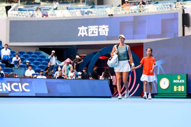 BEIJING, CHINA - SEPTEMBER 30: Belinda Bencic of Switzerland enters the court for the Women s Singles Round of 16 match against Coco Gauff of the United States on day 9 of the 2025 China Open at the National Tennis Center on September 30, 2025 in Beijing, China.  Copyright: xVCGx 111594159415