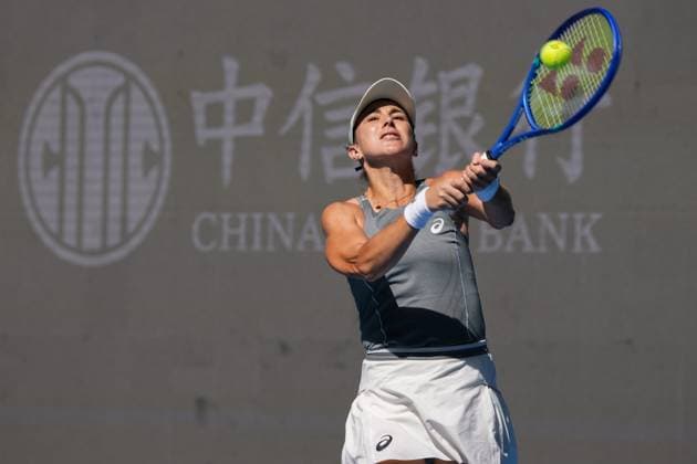 BEIJING, CHINA - SEPTEMBER 30: Belinda Bencic of Switzerland returns a shot in the Women s Singles Round of 16 match against Coco Gauff of the United States on day 9 of the 2025 China Open at the National Tennis Center on September 30, 2025 in Beijing, China.  Copyright: xVCGx 111594161840