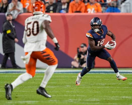 September 29, 2025: Denver Broncos wide receiver Marvin Mims Jr. (19) returns a punt in the first half of the football game between the Denver Broncos and Cincinnati Bengals. CSM. - ZUMAc04_ 20250929_zma_c04_046 Copyright: xDerekxRegensburgerx