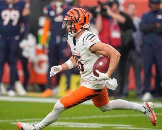 September 29, 2025: Cincinnati Bengals wide receiver Charlie Jones (15) returns a kickooff in the first half of the football game between the Denver Broncos and Cincinnati Bengals. CSM. - ZUMAc04_ 20250929_zma_c04_047 Copyright: xDerekxRegensburgerx