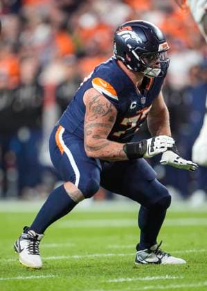 September 29, 2025: Denver Broncos guard Quinn Meinerz (77) looks to block in the first half of the football game between the Denver Broncos and Cincinnati Bengals. CSM. - ZUMAc04_ 20250929_zma_c04_048 Copyright: xDerekxRegensburgerx
