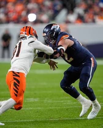 September 29, 2025: Denver Broncos offensive tackle Garett Bolles (72) battles Cincinnati Bengals defensive end Trey Hendrickson (91) in the first half of the football game between the Denver Broncos and Cincinnati Bengals. CSM. - ZUMAc04_ 20250929_zma_c04_063 Copyright: xDerekxRegensburgerx